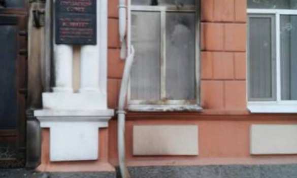 Типичная Украина: в Мелитополе подожгли здание городского совета (ФОТО) | Русская весна