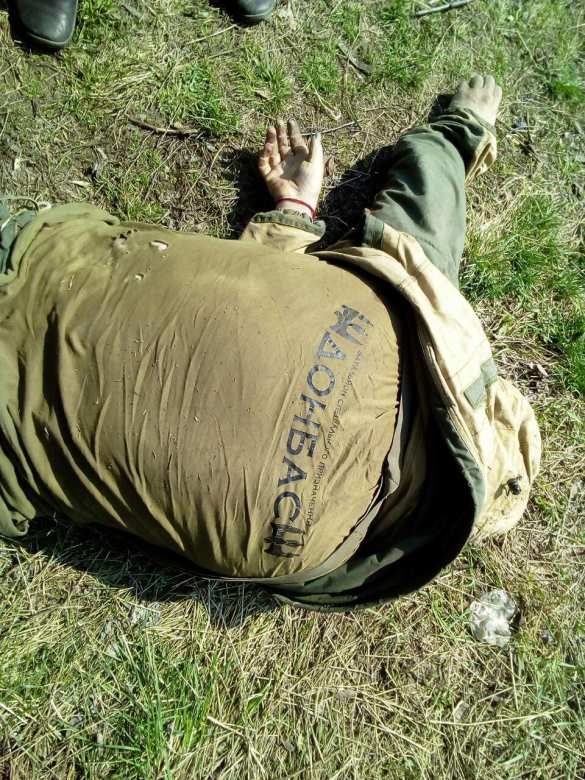 3 дня полз и умер: диверсанты ВСУ бросили раненого командира, украв у него автомат (ФОТО 18+) | Русская весна