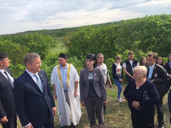 «Будем помогать», — российский политик приехал в ЛНР (ФОТО) | Русская весна