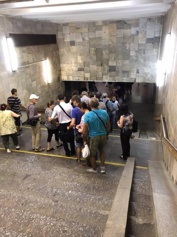 В Киеве резко подорожало метро, в кассах — огромные очереди (ФОТО) | Русская весна