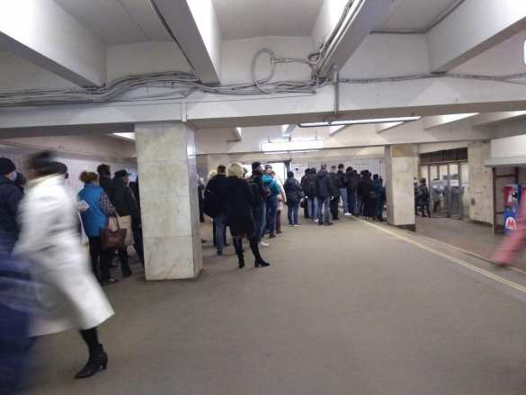 Коллапс в метро Москвы: десятки тысяч людей могли заразить друг друга (ФОТО, ВИДЕО) | Русская весна