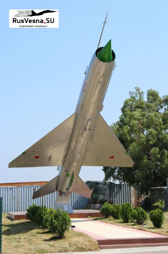 На базе ВКС России в Сирии замечен «таинственный» истребитель — подробности (+ФОТО) | Русская весна