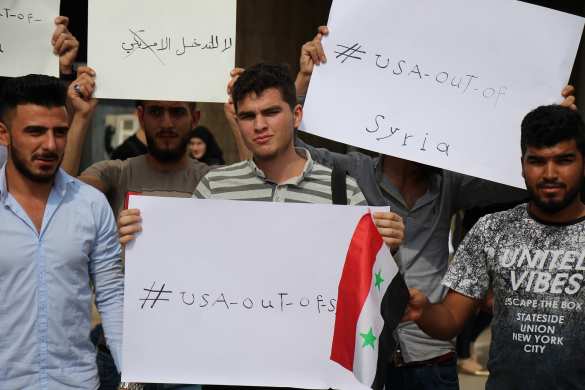 «США, вон из Сирии!» — народ выходит на улицы против оккупантов (ФОТО) | Русская весна