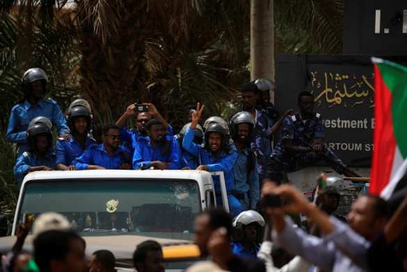 По сценарию Майдана — на митинге в Судане неизвестные снайперы открыли огонь по толпе, множество убитых (ФОТО, ВИДЕО) | Русская весна