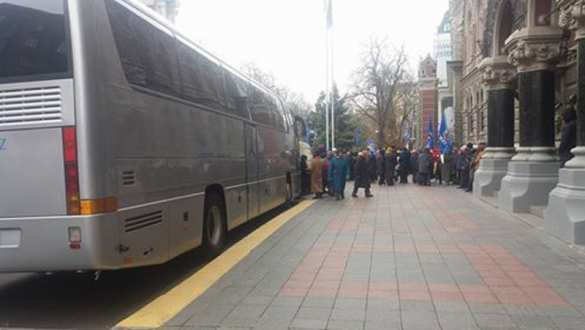 Под Нацбанком Украины массовые протесты, митингующие заблокировали улицу (ФОТО, ВИДЕО) | Русская весна