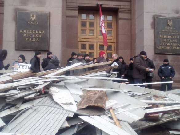 В Киеве предприниматели завалили мэрию мусором (ФОТО, ВИДЕО) | Русская весна