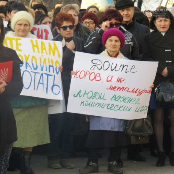 «Семенченки, парасюки — враги Украины!» — в Мариуполе произошла потасовка между сторонниками и противниками блокады Донбасса (ФОТО, ВИДЕО) | Русская весна