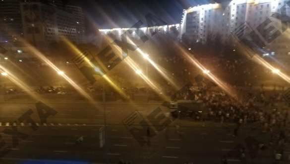 Автозак протаранил толпу протестующих в Минске (+ВИДЕО, ФОТО) | Русская весна