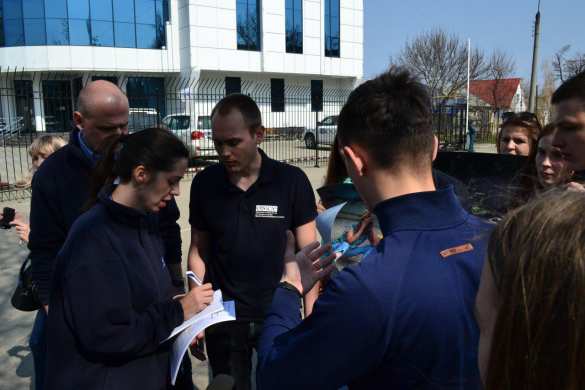 Европа, забери своих нацистов и убийц! — Луганская молодёжь пикетирует ОБСЕ (ФОТО) | Русская весна