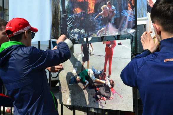 Европа, забери своих нацистов и убийц! — Луганская молодёжь пикетирует ОБСЕ (ФОТО) | Русская весна