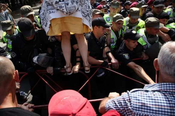 В Киеве сторонники Саакашвили  подрались с полицией (ФОТО, ВИДЕО) | Русская весна