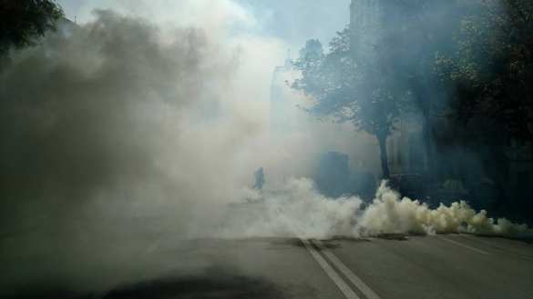 Протесты под Радой: толпа зажгла дымовые шашки (ФОТО, ВИДЕО) | Русская весна