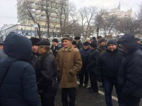 У Верховной рады протестуют чернобыльцы, студенты и владельцы торговых точек (ФОТО, ВИДЕО) | Русская весна