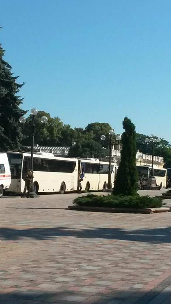 К Верховной раде стянули нацгвардию (ФОТО) | Русская весна