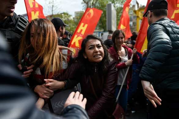 Первомай в Турции: уличные бои и слезоточивый газ (ФОТО, ВИДЕО) | Русская весна