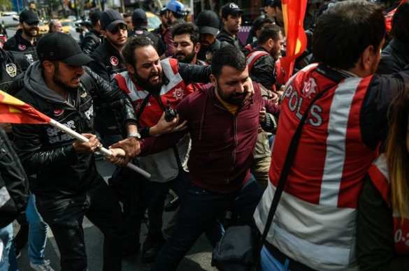 Первомай в Турции: уличные бои и слезоточивый газ (ФОТО, ВИДЕО) | Русская весна