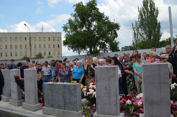 В Донецке установлен мемориал в память погибших от обстрелов ВСУ мирных жителей (ФОТОРЕПОРТАЖ) | Русская весна