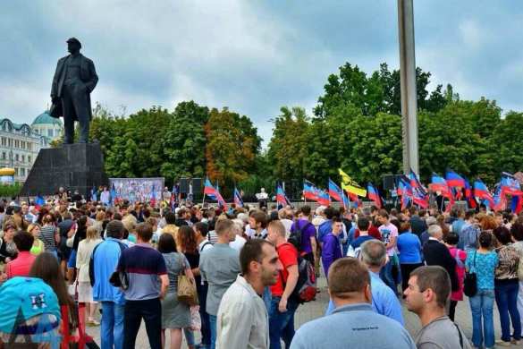 «Они не услышат последний звонок» — реквием по погибшим детям в Донецке (ФОТОРЕПОРТАЖ, ВИДЕО) | Русская весна