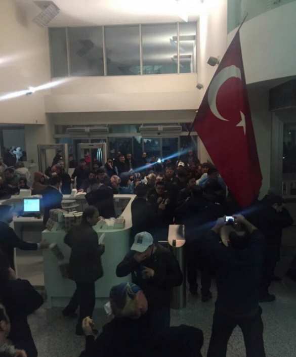 В Турции полиция жёстко разогнала митинг в защиту свободы слова (ФОТО, ВИДЕО) | Русская весна