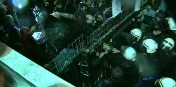 В Турции полиция жёстко разогнала митинг в защиту свободы слова (ФОТО, ВИДЕО) | Русская весна