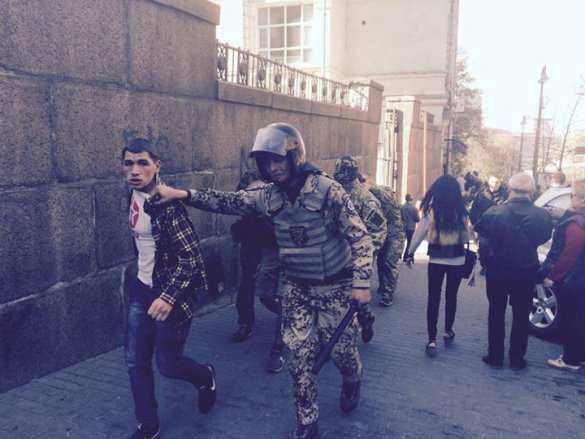 Перед Радой задержан 21 правонарушитель — МВД Украины (фото-лента) | Русская весна