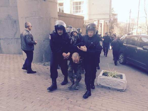 Перед Радой задержан 21 правонарушитель — МВД Украины (фото-лента) | Русская весна