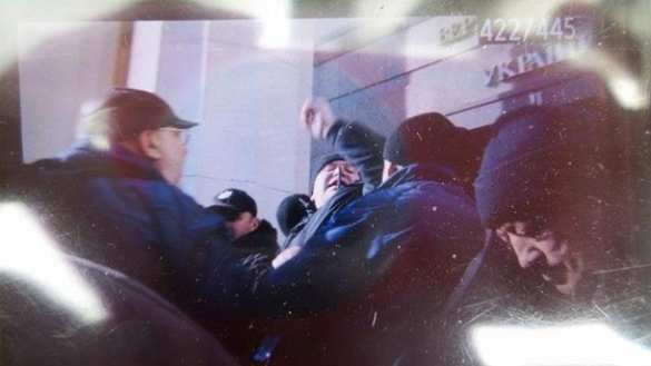 Протестующие чернобыльцы прорвали оцепление у Верховной рады (ФОТО, ВИДЕО) | Русская весна