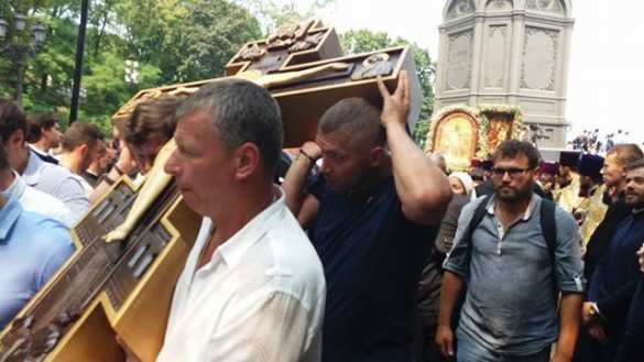 Крестный ход двинулся к Киево-Печерской Лавре (ФОТО) | Русская весна