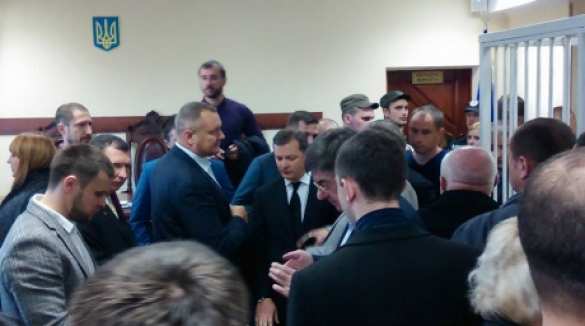 Ляшко с радикалами заблокировали заседание суда по Мосийчуку, подсудимого увезли на скорой (ФОТО) | Русская весна