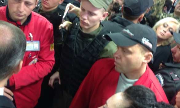 Ляшко с радикалами заблокировали заседание суда по Мосийчуку, подсудимого увезли на скорой (ФОТО) | Русская весна