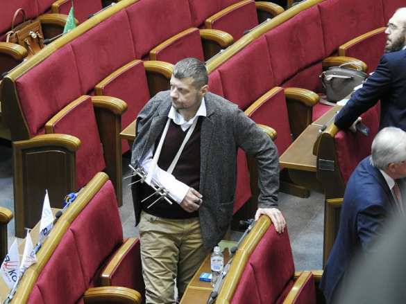 «Береги руку, Сеня!» — загипсованный Мосийчук в резиновом тапке пришел в Раду (ФОТО, ВИДЕО) | Русская весна