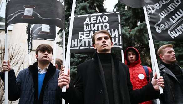 #ВолюВышинскому: Симоньян и Киселёв пришли к посольству Украины (ФОТО, ВИДЕО) | Русская весна