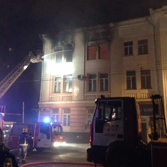 В центре Москвы горит административное здание, — источник (ФОТО, ВИДЕО) | Русская весна