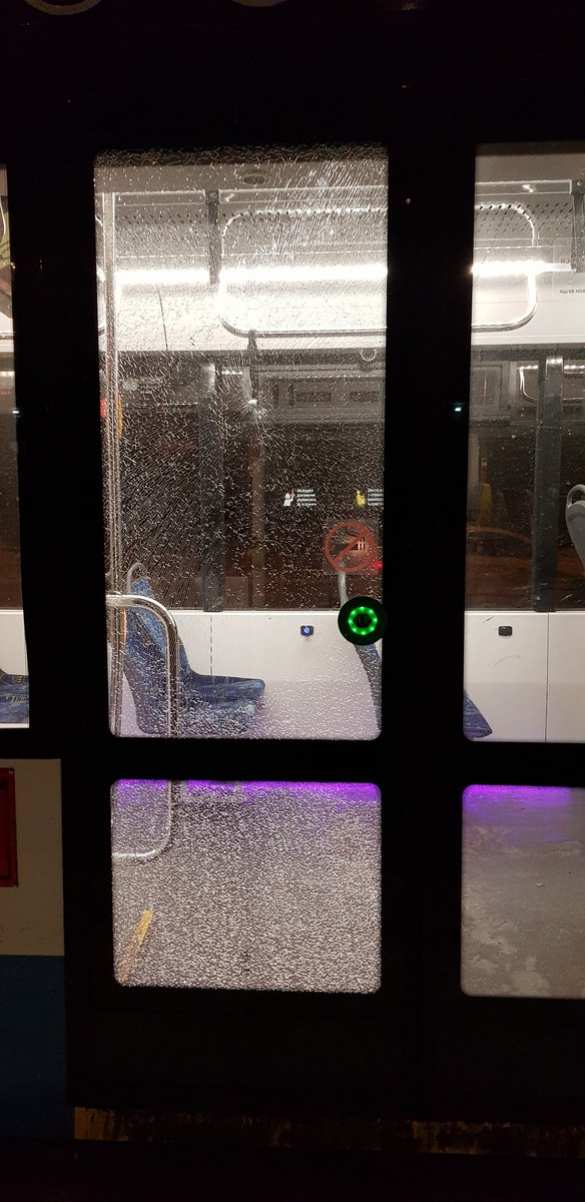 Неизвестные обстреляли трамваи в Москве (ФОТО) | Русская весна