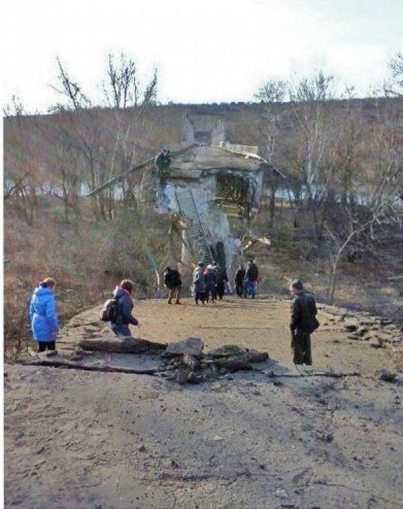 Станичники рассказали, как ВСУ взрывали последний мост, связывавший территорию ЛНР с Украиной (ФОТО, ВИДЕО) | Русская весна