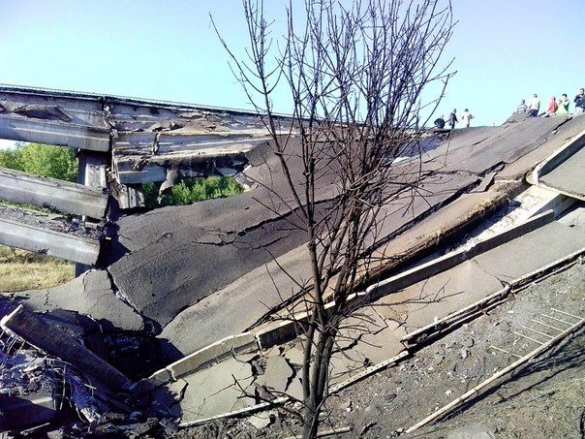 Каратели взорвали мост в Гранитном, пытаясь остановить наступление  на Мариуполь (видео)  | Русская весна