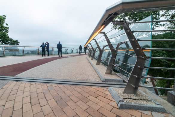 На стеклянном мосту Кличко — новые трещины, тросы ослабли и провисли (ФОТО, ВИДЕО) | Русская весна