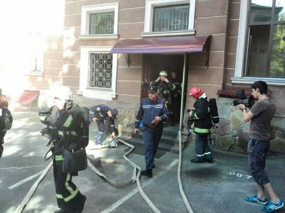 В мэрии Тернополя сжигают документы (ФОТО) | Русская весна