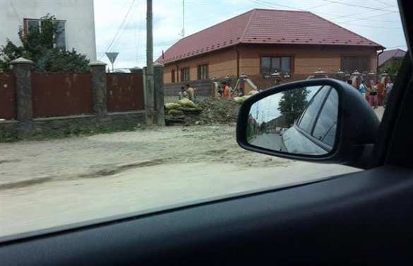 Цыгане не хотят принимать участие в бессмысленной бойне и строят баррикады на улицах Мукачево (фото) | Русская весна