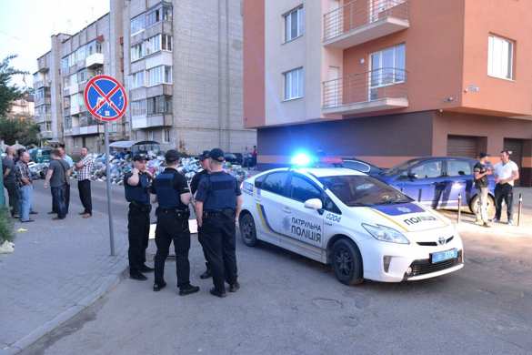 Во Львове возвели баррикаду из мусора (ФОТО) | Русская весна