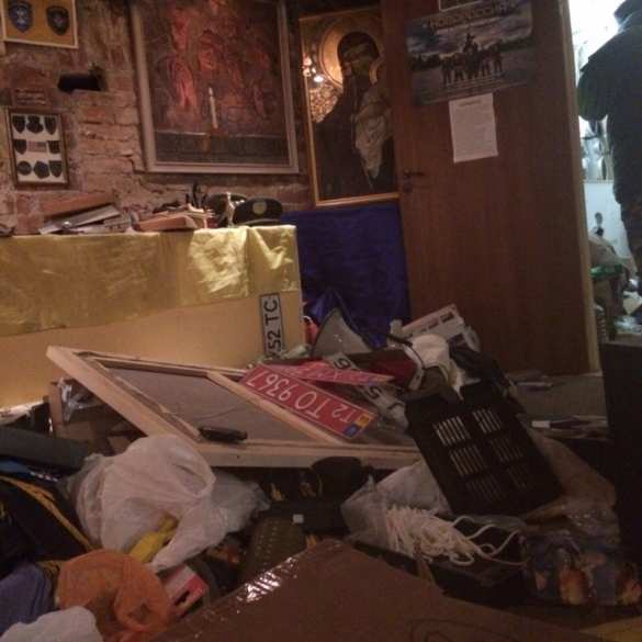 Сила есть, ума не надо: правоохранители разгромили Музей Новороссии в Петербурге (ФОТО, ВИДЕО) | Русская весна