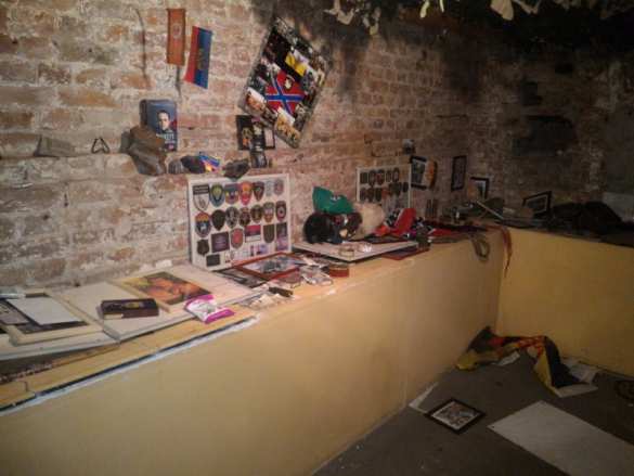 Сила есть, ума не надо: правоохранители разгромили Музей Новороссии в Петербурге (ФОТО, ВИДЕО) | Русская весна