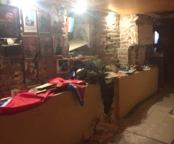 Сила есть, ума не надо: правоохранители разгромили Музей Новороссии в Петербурге (ФОТО, ВИДЕО) | Русская весна