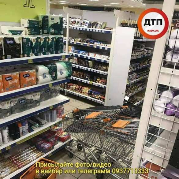 В Киеве мужчина отравился алкоголем и умер прямо в супермаркете (ФОТО) | Русская весна