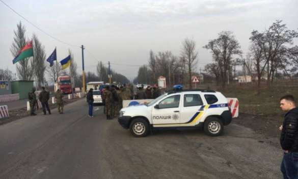 Силовики открыли огонь в ходе конфликта с участниками блокады Донбасса (ФОТО, ВИДЕО) | Русская весна