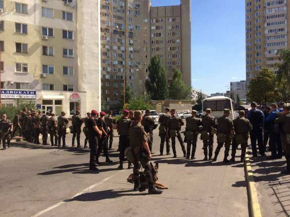 Волнения перед зданием суда, где судят насильников-педофилов из «Торнадо», прямая трансляция. Смотрите и комментируйте с «Русской Весной» | Русская весна