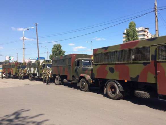 Волнения перед зданием суда, где судят насильников-педофилов из «Торнадо», прямая трансляция. Смотрите и комментируйте с «Русской Весной» | Русская весна