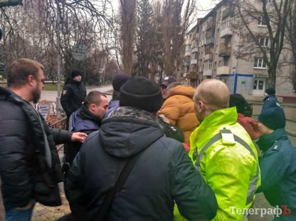 Боевики «Нацкорпуса» напали на полицейских в Кременчуге (ФОТО, ВИДЕО 18+) | Русская весна