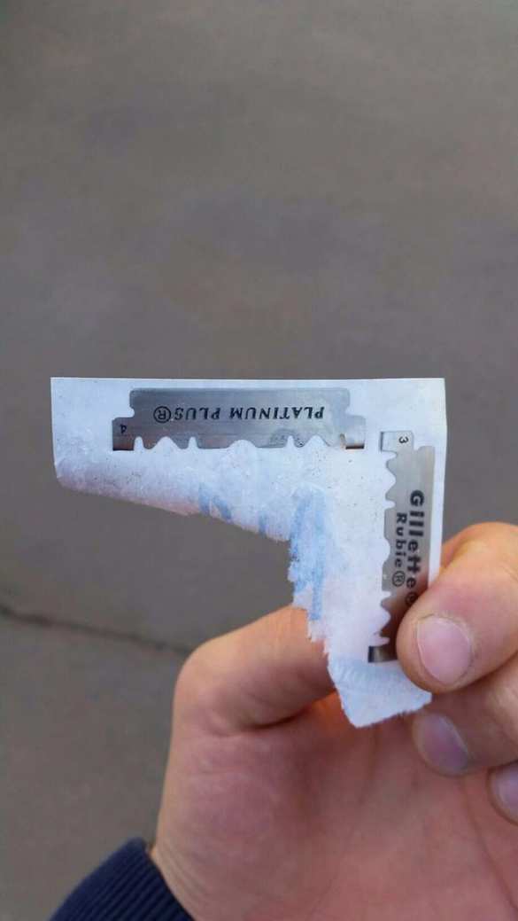 В Москве на стенах появились украинские националистические листовки с бритвами (ФОТО) | Русская весна