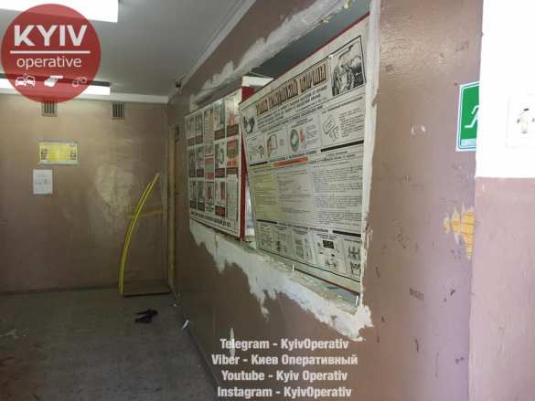 В киевском ЖЭКе бандиты расстреляли мужчину и отобрали у него 200 тысяч (ФОТО, ВИДЕО 18+) | Русская весна